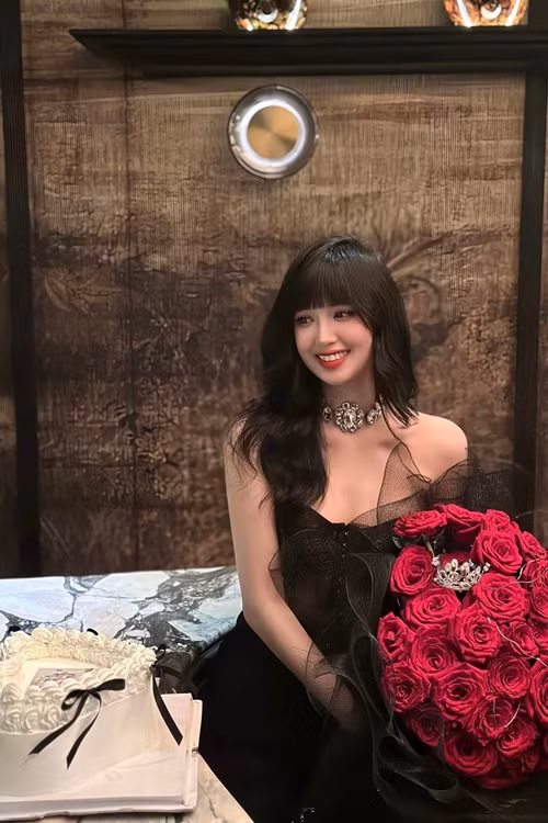 Tâm Tít rút khỏi showbiz từ khi kết hôn. Cô lựa chọn công việc kinh doanh lĩnh vực làm đẹp để đảm bảo kinh tế cho gia đình. Ảnh: FB Tâm Tít.