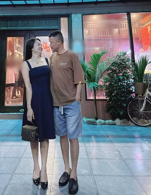 Hiệp Gà chia sẻ trên Vietnamnet, người yêu khéo léo và dễ gần. Cả hai đều từng ly hôn và có con riêng. Ảnh: FB Hiệp Gà.