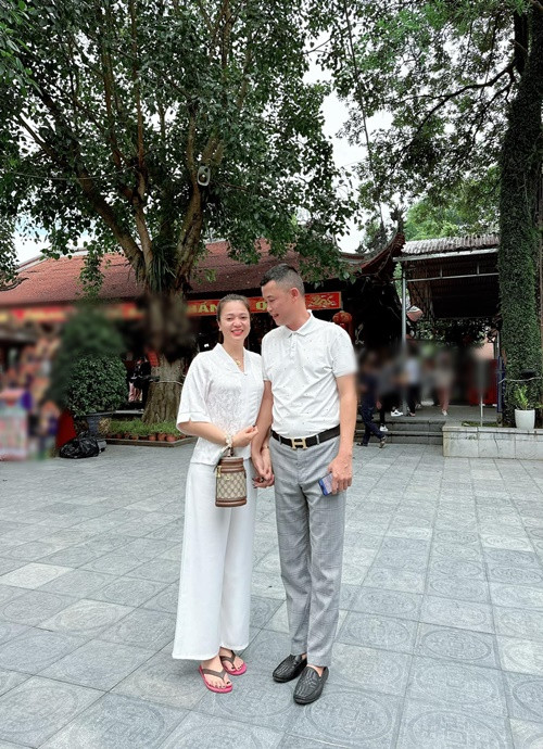 Bạn gái Hiệp Gà sinh năm 1980, làm trong lĩnh vực bất động sản. Ảnh: FB Hiệp Gà.