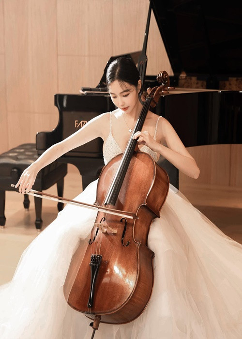 Mỗi bài đăng của cô nàng trên Instagram thu hút đến chục nghìn, thậm chí trăm nghìn người thích, chia sẻ.