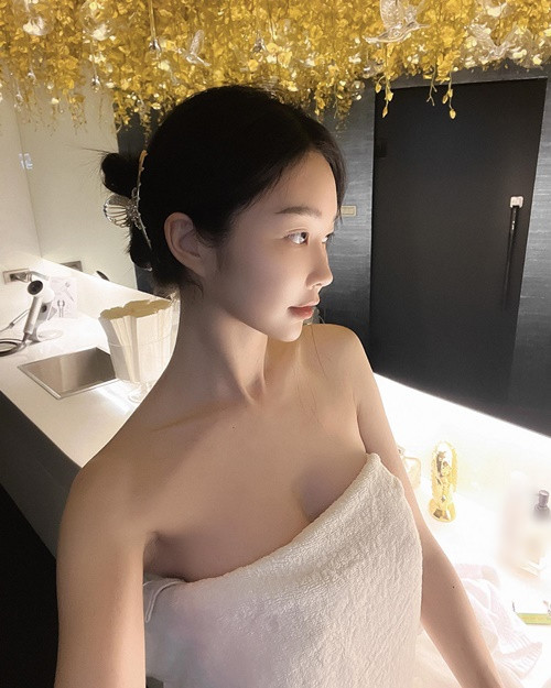 Rubis thường xuyên chia sẻ hình ảnh đời thường gợi cảm.