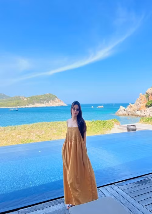 Gần đây, Diễm My liên tục diện trang phục rộng. Ảnh: Instagram Diễm My.