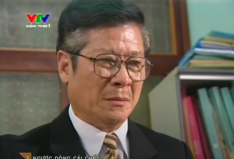 Nghệ sĩ Hữu Độ còn gây ấn tượng khi đóng vai giám đốc Cao trong "Ngược dòng cái chết" thuộc series "Cảnh sát hình sự". Ảnh chụp màn hình.