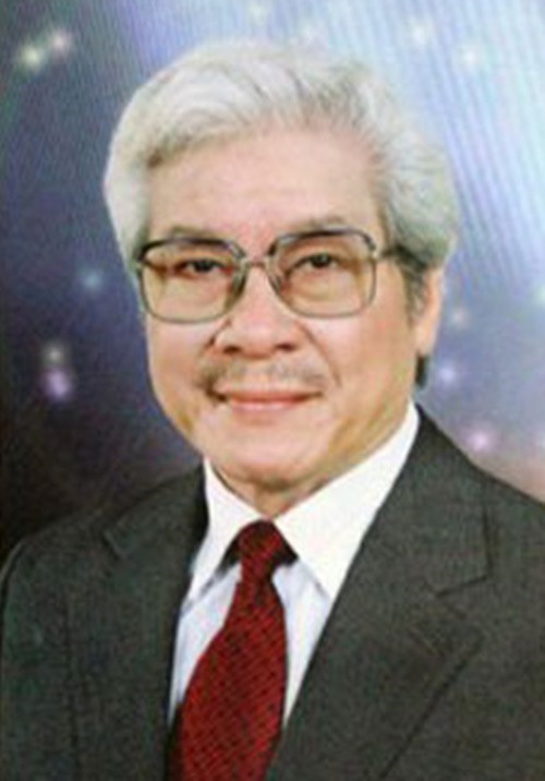 Nghệ sĩ Hữu Độ chia sẻ trên Công An Nhân Dân Online về vai diễn trong "Thức tỉnh": "Vào những vai lãnh đạo trong ngành công an, tôi không gặp khó khăn, vất vả nhiều về hành động. Nhưng cái khó là làm sao diễn cho ra cái uy, cái chất riêng của một thủ trưởng ngành rất đặc biệt này. Cũng may mắn tôi có nhiều anh em bạn bè là công an nên thường xuyên quan sát để mang vào vai diễn sao cho gần gũi và đời nhất". Ảnh: Công An Nhân Dân Online.