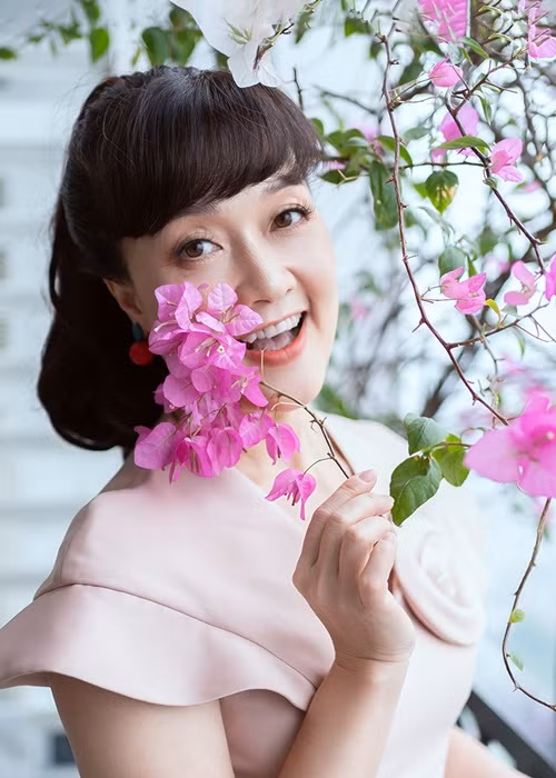 Ở tuổi 49, Vân Dung vẫn trẻ trung, xinh đẹp.