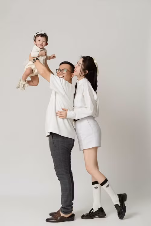 Nàng hậu công khai hình ảnh con gái sau ít tháng giữ kín. Ảnh: FB Thúy An.