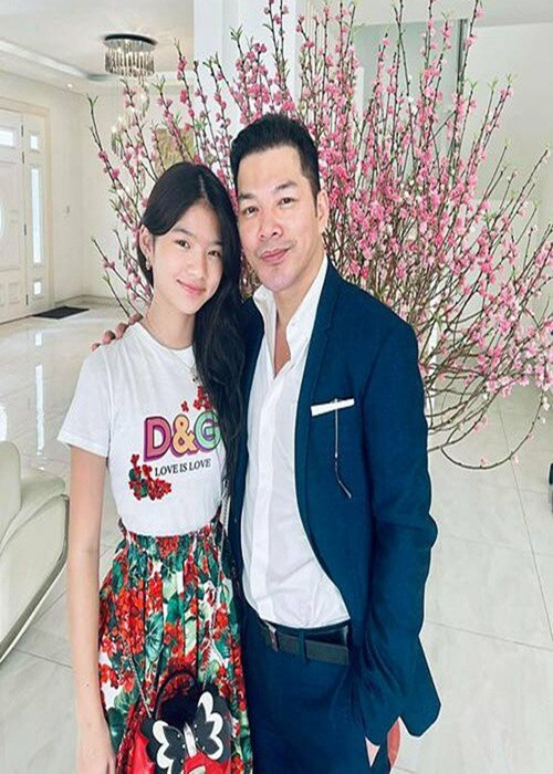 Chiếc xe Trần Bảo Sơn tặng ái nữ có giá hơn 5 tỷ đồng. Ảnh: Sức Khỏe Đời Sống.