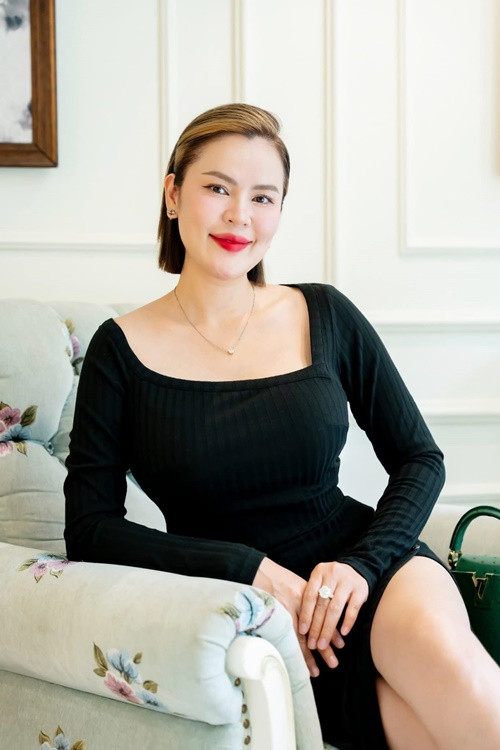 Tháng 2/2023, Phương Lê tặng cô con gái Đông Nghi biệt thự 600m2 nhân dịp sinh nhật lần thứ 12 của cô nhóc. Ảnh: FB Phương Lê.