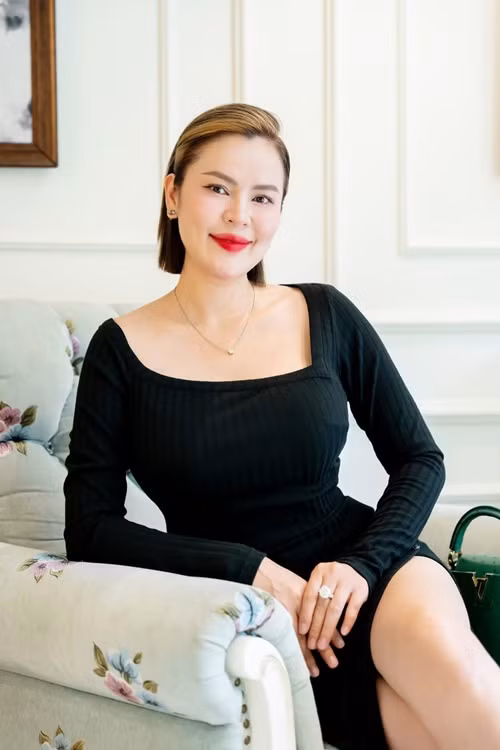 Tháng 2/2023, Phương Lê tặng cô con gái Đông Nghi biệt thự 600m2 nhân dịp sinh nhật lần thứ 12 của cô nhóc. Ảnh: FB Phương Lê.