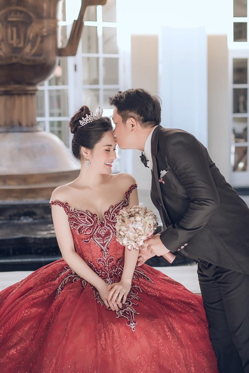 Khi Đoàn Di Băng mang bầu lần 4, doanh nhân Quốc Vũ tặng vợ 3 tòa nhà có vị trí đắc địa trị giá hơn 209 tỷ đồng.