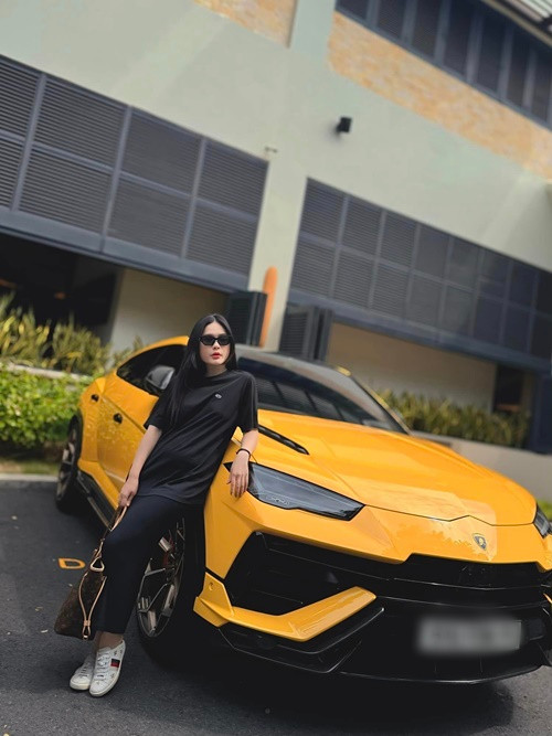 Chồng Đoàn Di Băng cho biết: “Con mất tim thai không biết nguyên nhân. Con ôm trọn mẹ không bóc tách hay bị động thai 1 tí nào. Thậm chí bác sĩ cho mẹ uống 2 viên đẩy con ra trong 6 tiếng con vẫn không nỡ rời mẹ. Mẹ con sốc đến hoảng loạn. Bác sĩ phải truyền an thần và chụp mê để lấy con ra. Mình dừng lại đi vợ. Anh không cần tìm thêm con nữa. Anh chỉ cần em thôi”.