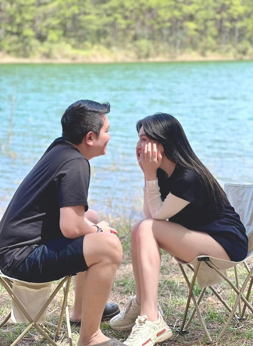 Doanh nhân Quốc Vũ hết lòng khen ngợi Đoàn Di Băng đẹp, kiếm tiền giỏi, hài hước, chung thủy, thương yêu gia đình chồng.