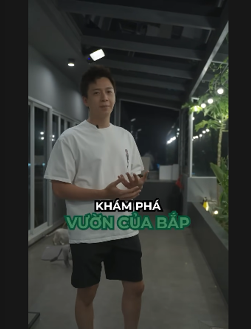 Penthouse của Ngô Kiến Huy gồm 3 tầng. Ở tầng cao nhất, nam ca sĩ trồng rau. Ảnh: Youtube Ngô Kiến Huy.