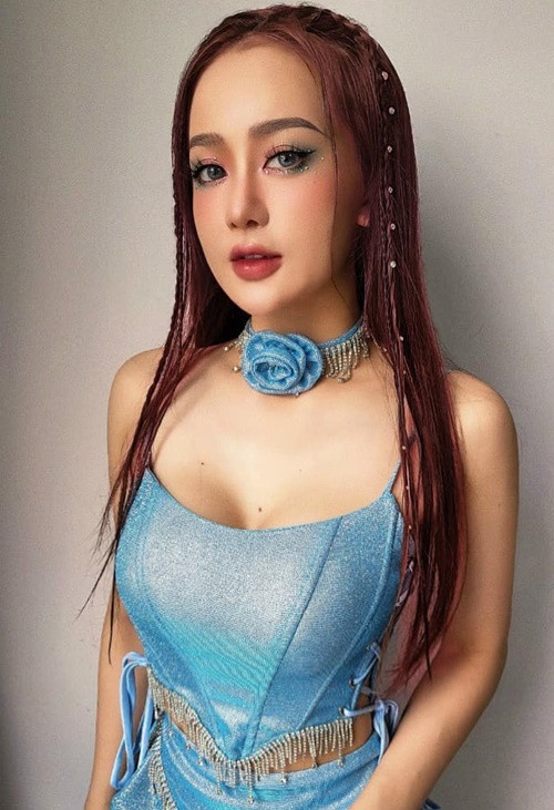 Nữ ca sĩ sinh năm 1991 gợi cảm hút hồn dù có chiều cao khiêm tốn. Ảnh: FB Ngọc Kayla.