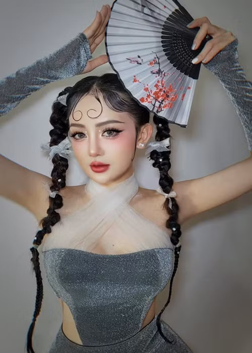 Bản sao Jang Nara ăn mặc ngày càng nóng bỏng. Ảnh: FB Ngọc Kayla.