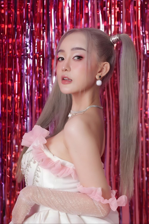 Sở hữu vóc dáng thon gọn, Ngọc Kayla tự tin lựa chọn những trang phục trình diễn ôm sát cơ thể. Ảnh: FB Ngọc Kayla.