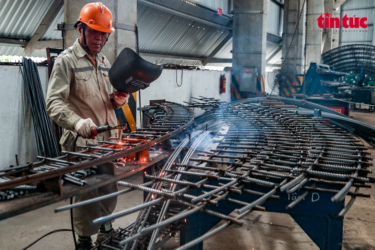 Nguyên vật liệu để sản xuất vỏ hầm bao gồm: Xi măng, cốt thép, cốt liệu (đá, cát), nước, phụ gia và các phụ kiện khác.