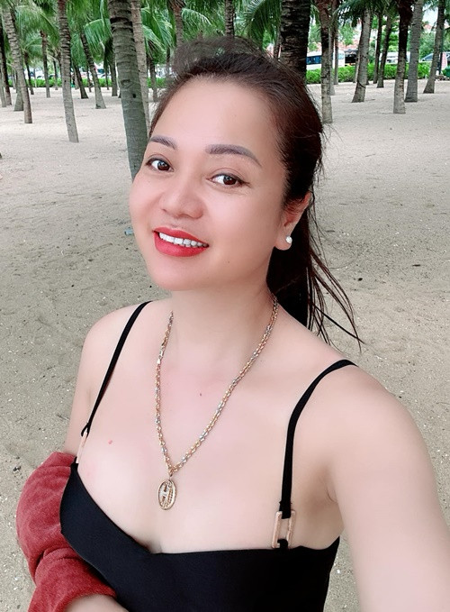 Thu Hà - bạn gái Hiệp Gà sở hữu vóc dáng gợi cảm, gương mặt trẻ trung ở tuổi 44. Ảnh: FB Thu Hà.