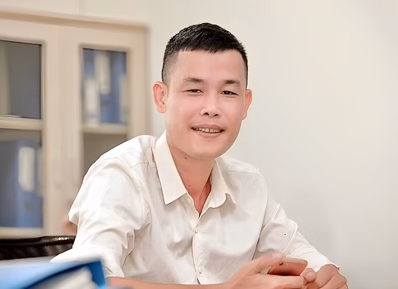 Khi còn là anh diễn viên nghèo không tên tuổi, Hiệp Gà kết hôn với cô gái làm nghề cắt tóc tên Thanh Quý. Cả hai có một cô con gái chung tên Hân Huyền. Ảnh: FB Hiệp Gà.