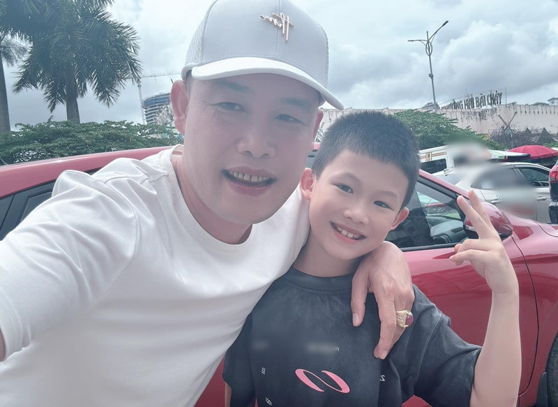 Sau 3 lần ly hôn, nam diễn viên từng chia sẻ không có ý định đi bước nữa. Ảnh: FB Hiệp Gà.