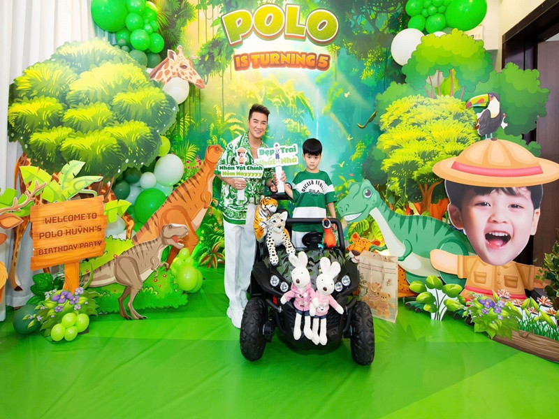 Tiệc sinh nhật của con trai Mr Đàm mang chủ đề rừng xanh.