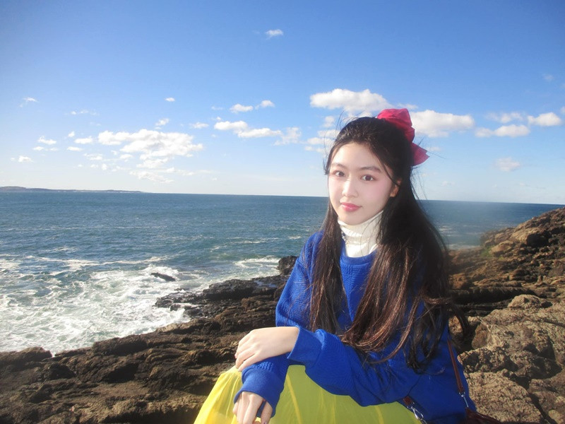 Ái nữ nhà Quyền Linh được khen xinh như nàng Bạch Tuyết trong một chuyến du lịch nước ngoài. Ảnh: FB Lọ Lem.