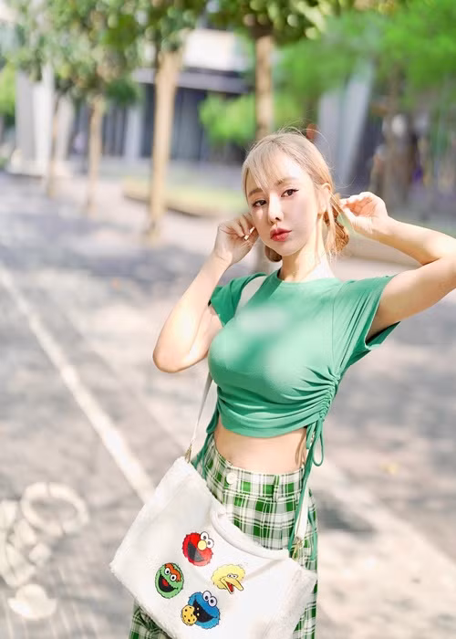 Hot girl Đài Loan luôn biết cách khoe vòng một "nổi trội".