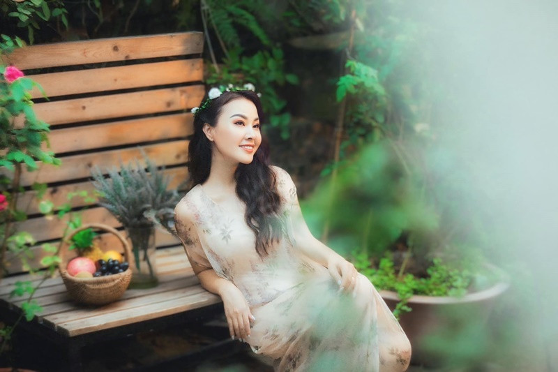 Kim Xuyến múa hiện đại, cổ trang, zumba để giữ vóc dáng thon gọn. Ảnh: FB Kim Xuyến.