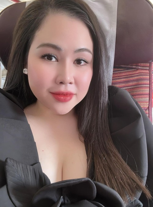 "9 tháng ly hôn rồi giờ em có người mới vẫn bị kêu là nhanh ạ. Muốn em đợi 3 năm ạ", Trương Phương đáp trả antifan. Ảnh: FB Trương Phương.