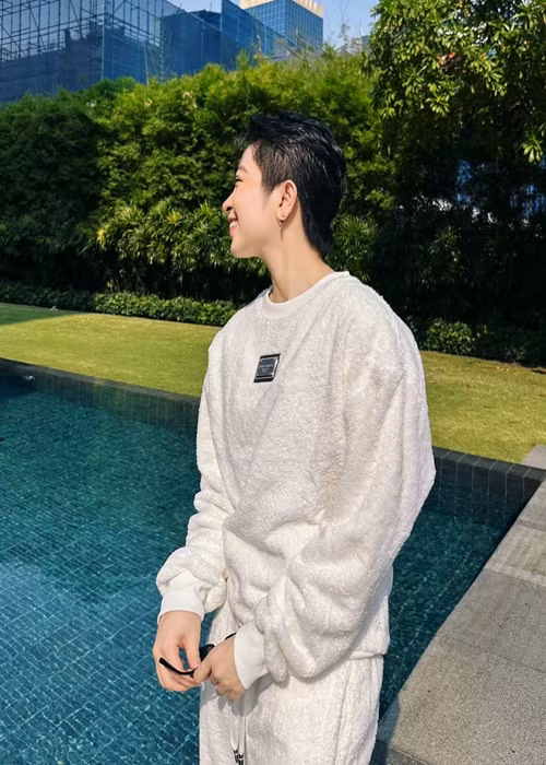 Gil Lê ngầm phủ nhận tin đồn hẹn hò Lý Nhã Kỳ khi chia sẻ việc tham gia một bữa tiệc của hội độc thân dịp Giáng sinh. Ảnh: FB Gil Lê.