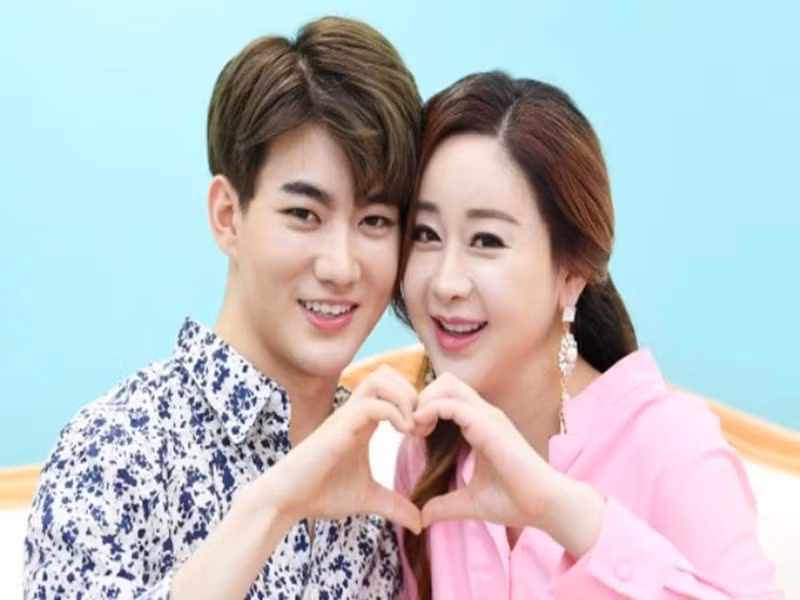 Mới đây, Trần Hoa đăng ảnh bị thương ở mặt. “Tôi chắc chắn không cố ý bôi nhọ Ham So Won vì cô ấy là diễn viên. Tôi chỉ quá mệt mỏi sau 8 năm. Tôi quá mệt mỏi rồi”, Trần Hoa ẩn ý bị vợ bạo hành. Ảnh: Người Lao Động.