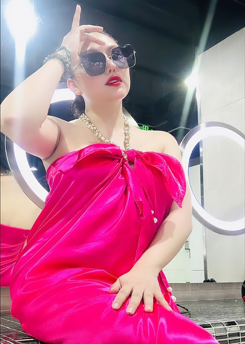 Vòng một của "nữ hoàng dao kéo" từng xuống cấp sau khi cô sinh nở.