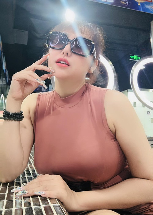 Số đo ba vòng của Phi Thanh Vân được đánh giá hoàn hảo (93-60-104cm).