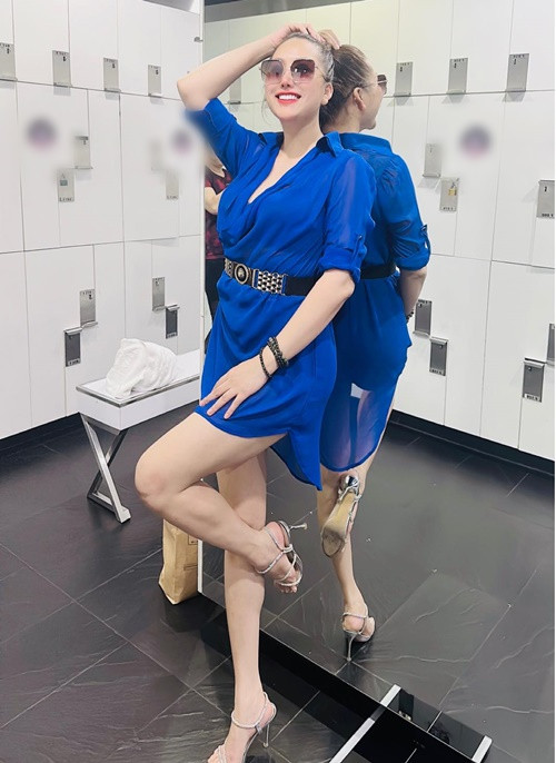 Sở hữu đôi chân nuột nà cùng vòng ba "khủng", nữ diễn viên chẳng ngại ngần diện trang phục ngắn hoặc bó sát khoe lợi thế hình thể.