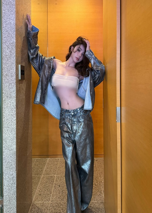 Người hâm mộ cho rằng cô nàng đẹp như búp bê sống.