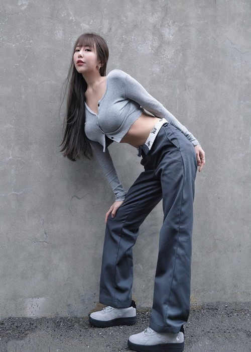 Tử Ninh được nhiều fan yêu thích bởi thích phong cách gợi cảm vừa đủ.