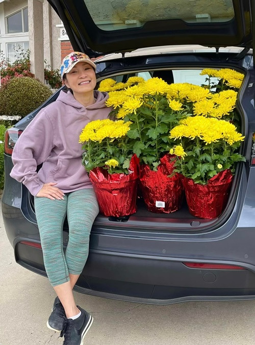 Nữ diễn viên trồng rất nhiều loại hoa.