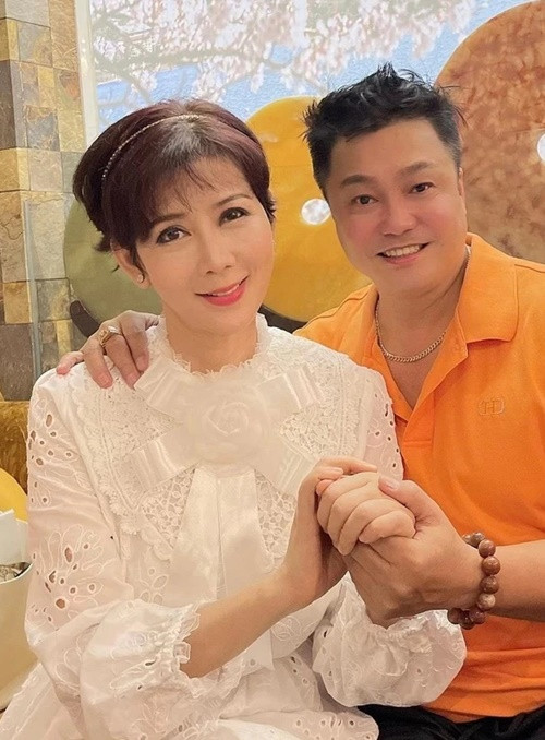 Diễm Hương và Lý Hùng đóng chung phim trong 10 năm, gặp lại sau gần 30 năm. “Tôi vui cho cô ấy vẫn giữ được nhan sắc, thậm chí còn mặn mà hơn", anh tâm sự trên Vietnamnet. Ảnh: Pháp Luật TPHCM.