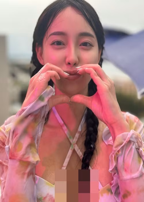 Cô nàng sở hữu gương mặt khả ái cùng thân hình chữ S.