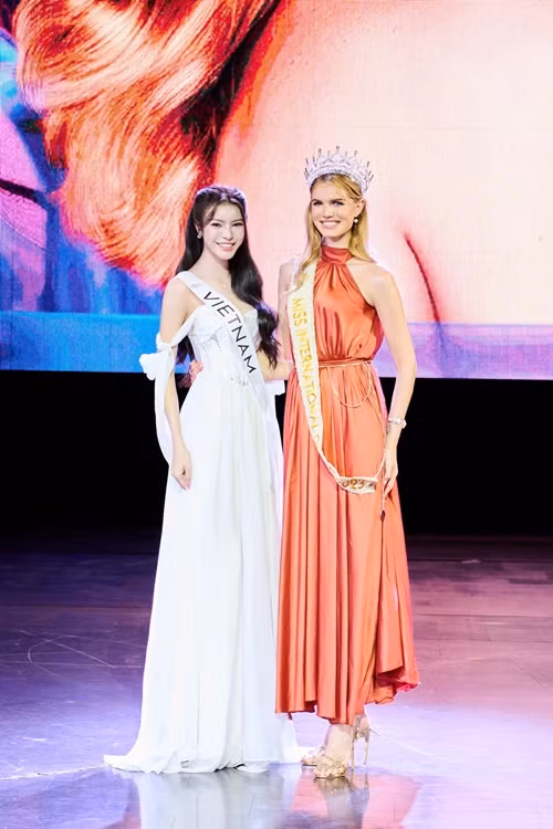 Chung kết Hoa hậu Chuyển giới Quốc tế 2024 dự kiến diễn ra vào ngày 24/8 tại Thái Lan. Đương kim hoa hậu Solange Dekker sẽ trao vương miện cho người kế nhiệm.