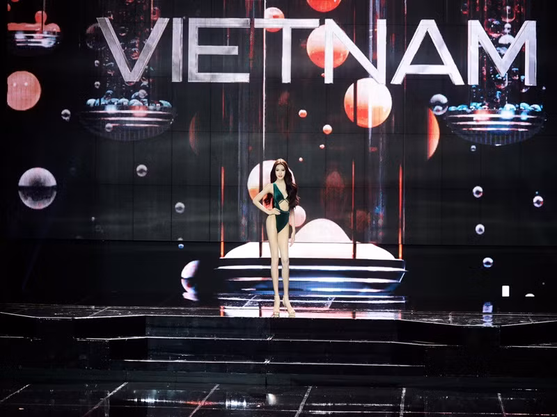 Á hậu Tường San là đại diện Việt Nam ở cuộc thi Miss International Queen - Hoa hậu Chuyển giới Quốc tế 2024. Mới đây, cô trải qua đêm bán kết thành công.