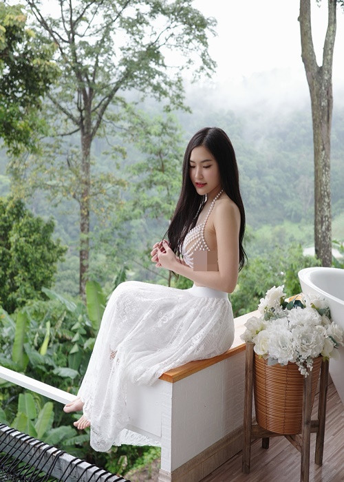 Nhiều cư dân mạng khuyên Namfar nên tiết chế, sử dụng trang phục gợi cảm vừa đủ.