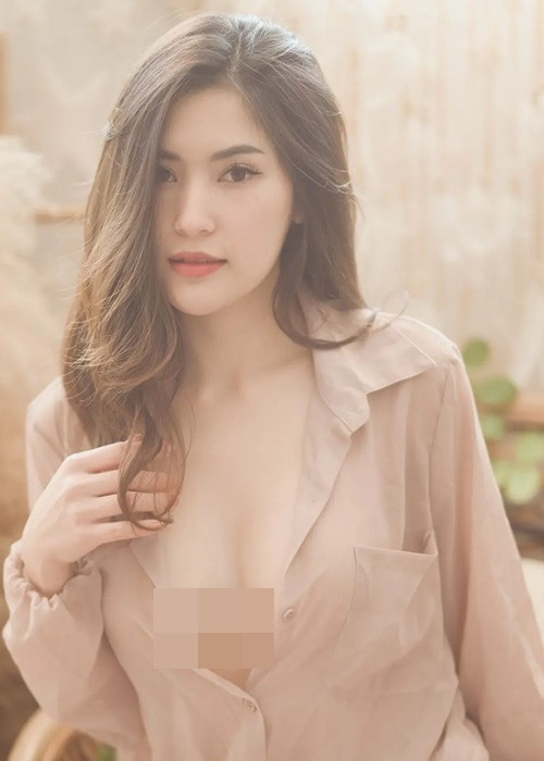 Diện mốt không nội y khi mặc áo sơ mi xuyên thấu, Namfar khiến người nhìn phải ái ngại.