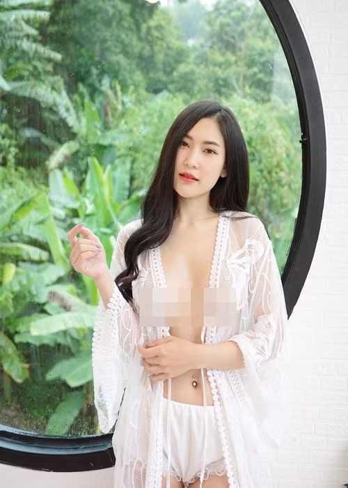 Mới đây, trên trang cá nhân Instagram, hot girl Namfar đăng tải loạt ảnh của mình trong chuyến du lịch.