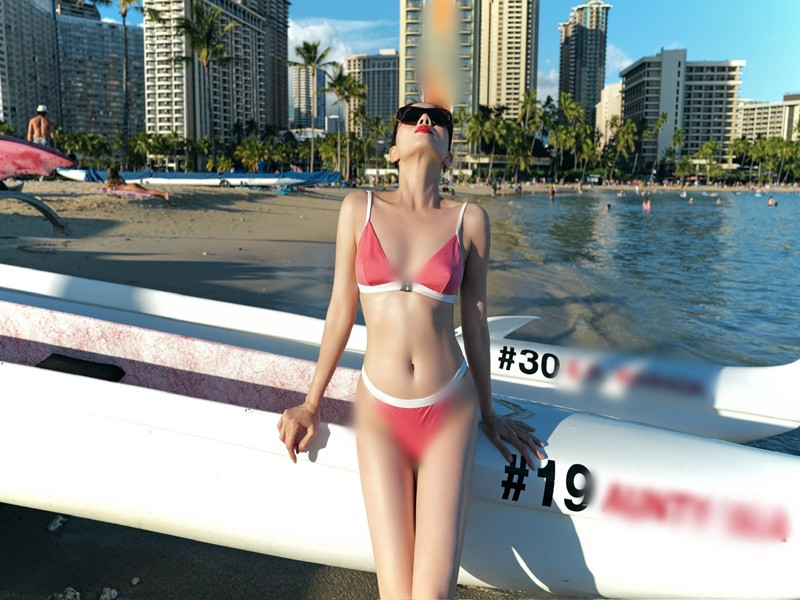 Vóc dáng của Lệ Quyên khiến bao cô gái đôi mươi phải ghen tỵ.