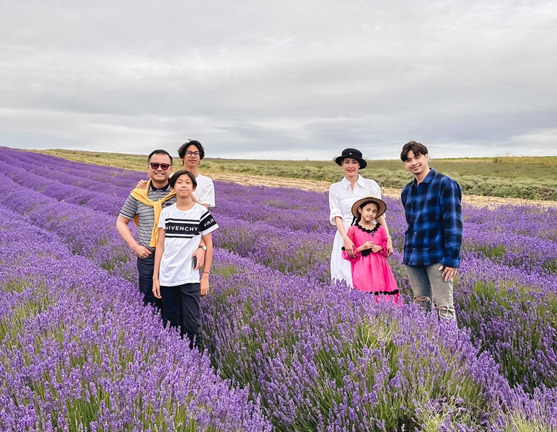 Gia đình Hà Kiều Anh có nhiều chuyến du lịch nước ngoài xa xỉ.