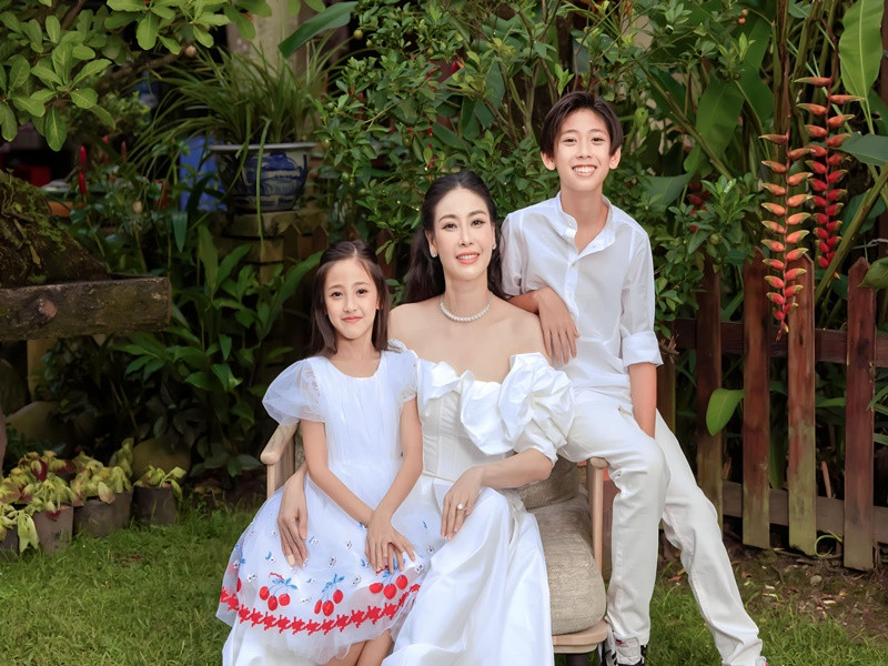 Vương Khôi và Viann hiện tại ở cùng bố mẹ trong biệt thự 400 tỷ.