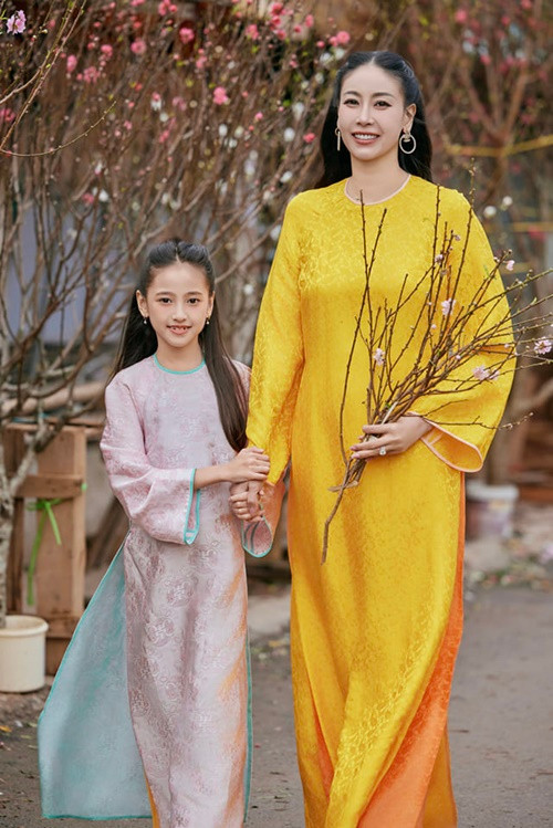 Vợ chồng Hà Kiều Anh dạy các con tự lập từ sớm. Bé Viann không bao giờ quên hay quăng đồ bừa bãi, chơi xong là dọn dẹp ngăn nắp.