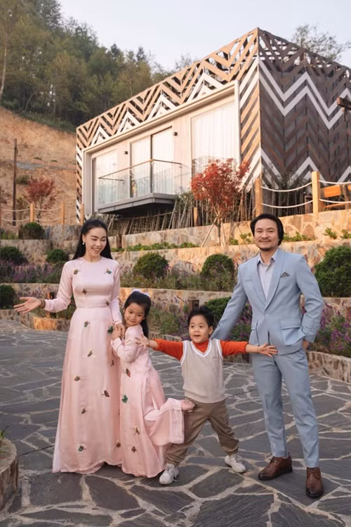 Vợ chồng "bà trùm hoa hậu" có hai người con chung, đủ nếp, đủ tẻ.