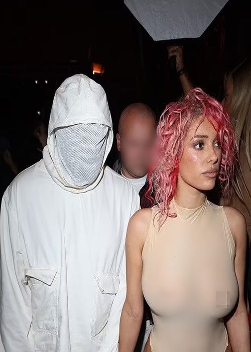 Kanye West không lên tiếng khi vợ bị chỉ trích về phong cách thời trang. Ảnh: Getty.